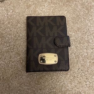 Michael Kors Passport cover